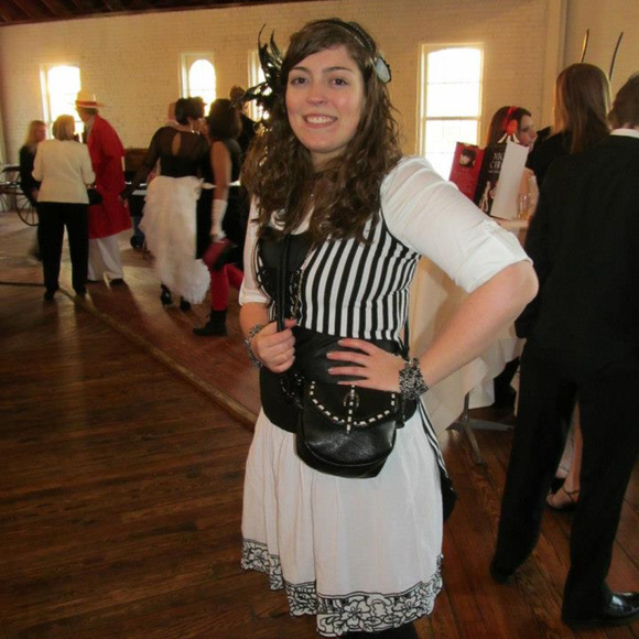 Meet your Posher, Kayla - Picture 3 of 8